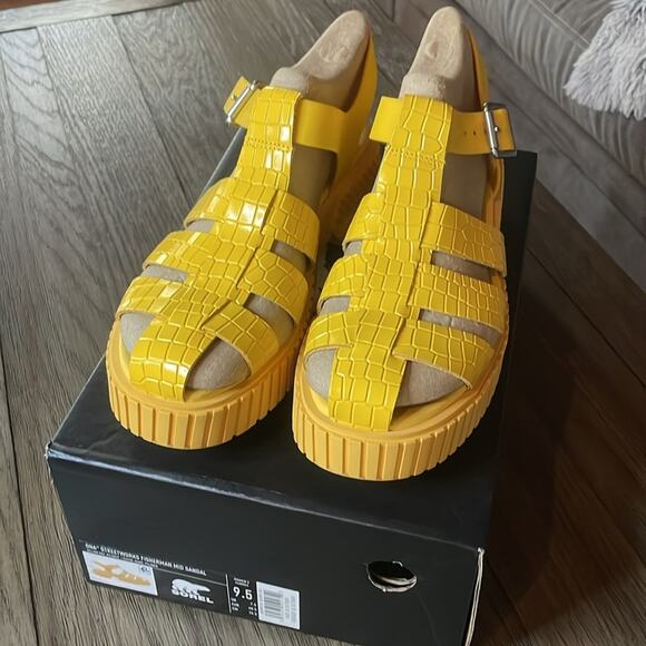NIB Sorel Ona Streetworks Fisherman Mid women's sandal yellow size 9.5 - Picture 3 of 12